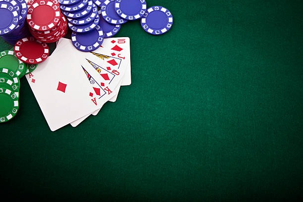 Live chat interface on a Dragon Tiger table with dealer and player messages visible